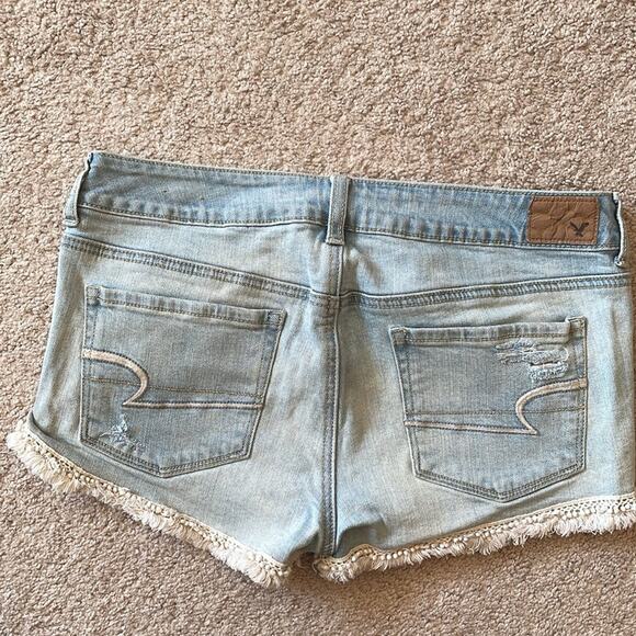 American Eagle Womens Jean Shorts Size 8 Distressed White Knit Design Light Wash - Picture 5 of 11